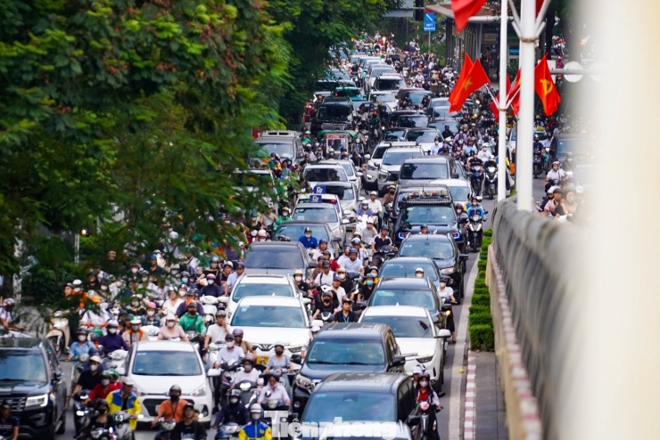 Di chuyển trên Vành đai 2 Hà Nội: Người dân &#39;kẹt xe triền miên, mệt mỏi từng ngày&#39; - 9
