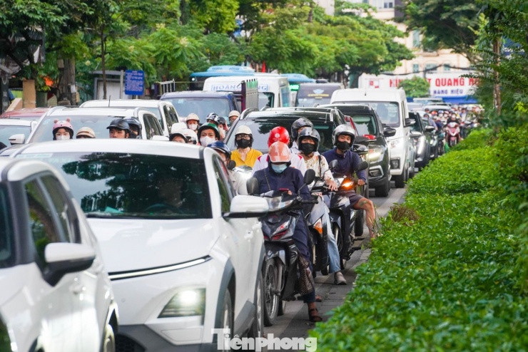 Di chuyển trên Vành đai 2 Hà Nội: Người dân &#39;kẹt xe triền miên, mệt mỏi từng ngày&#39; - 10