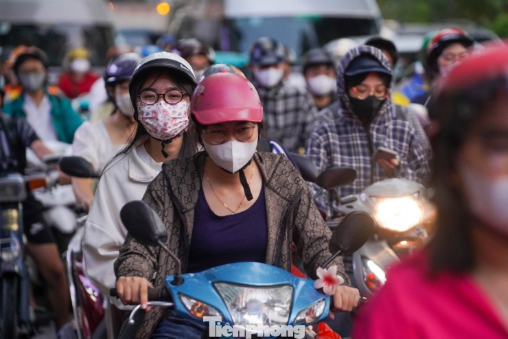 Di chuyển trên Vành đai 2 Hà Nội: Người dân &#39;kẹt xe triền miên, mệt mỏi từng ngày&#39; - 13