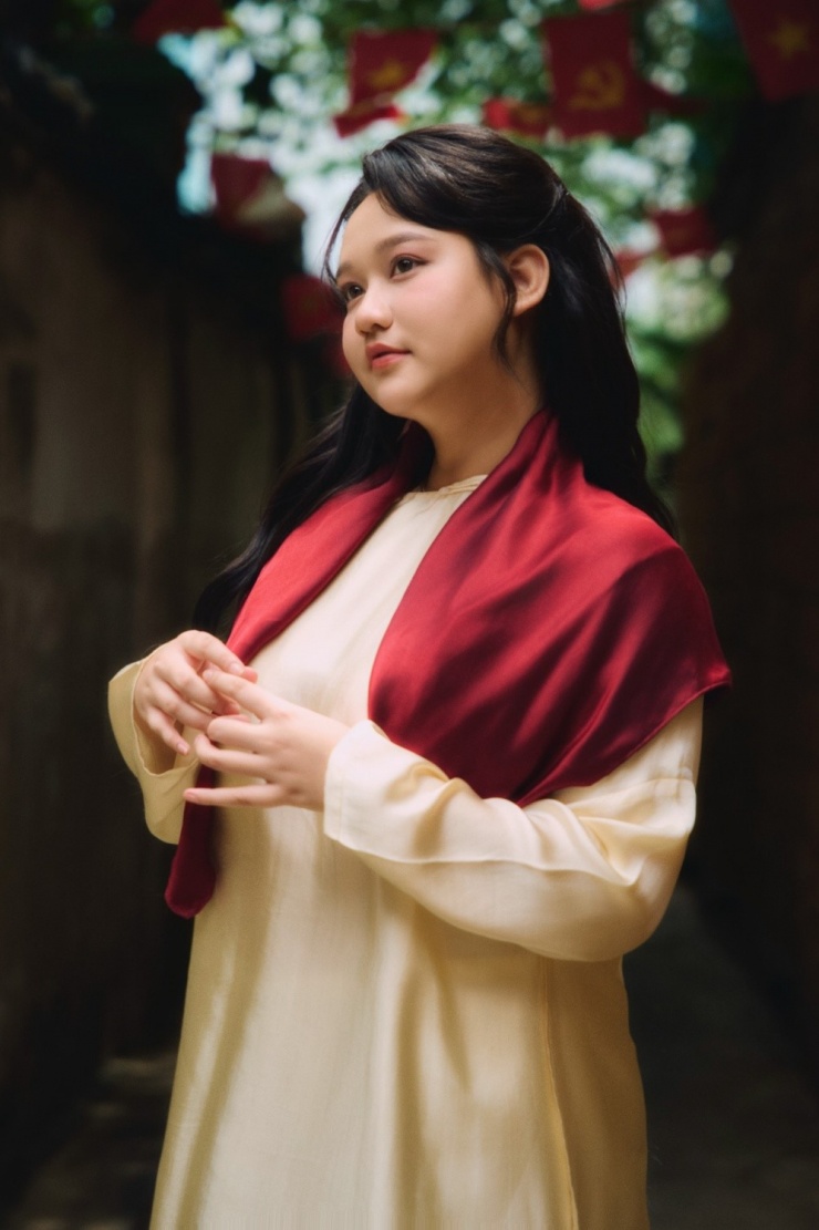 Trúc Anh nói yêu áo dài, tự tin khi khoác lên người trang phục truyền thống.