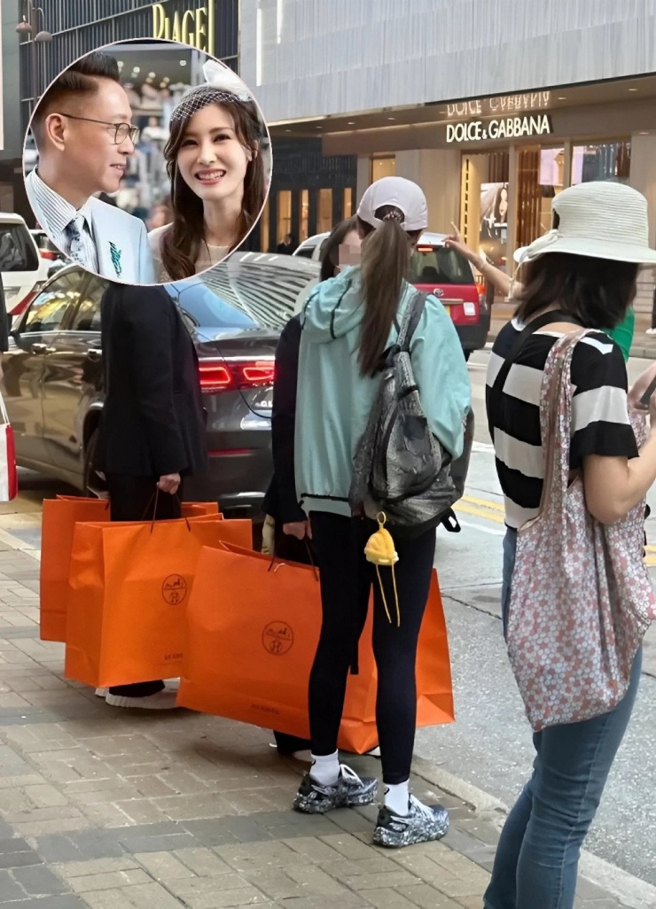 Hoa hậu Lý Gia Hân được trông thấy mua sắm hàng xa xỉ. 