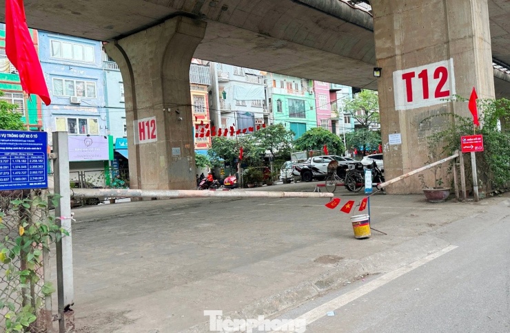 Gầm cầu Vĩnh Tuy 'sạch bóng' ô tô, xe máy - 5