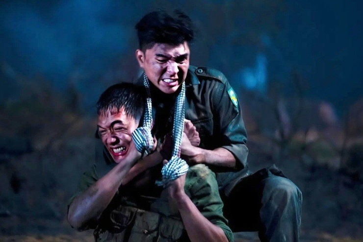 'Mưa đỏ' sắp vượt 700 tỷ đồng, nhà sản xuất bỏ túi bao nhiêu? - 1