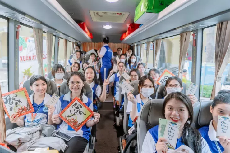 Sinh viên Trường ĐH Sài Gòn về quê đón Tết Nguyên đán năm 2025. Ảnh: TH