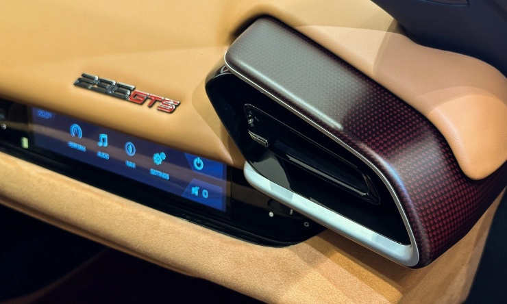 Đại gia Vũng Tàu chi hơn 1 triệu USD mua siêu xe Ferrari 296 độc nhất thế giới - 9