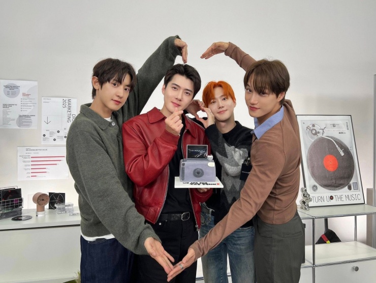 EXO bật mí rằng fan meeting của EXO dự kiến sẽ được tổ chức vào dịp Giáng sinh năm nay.