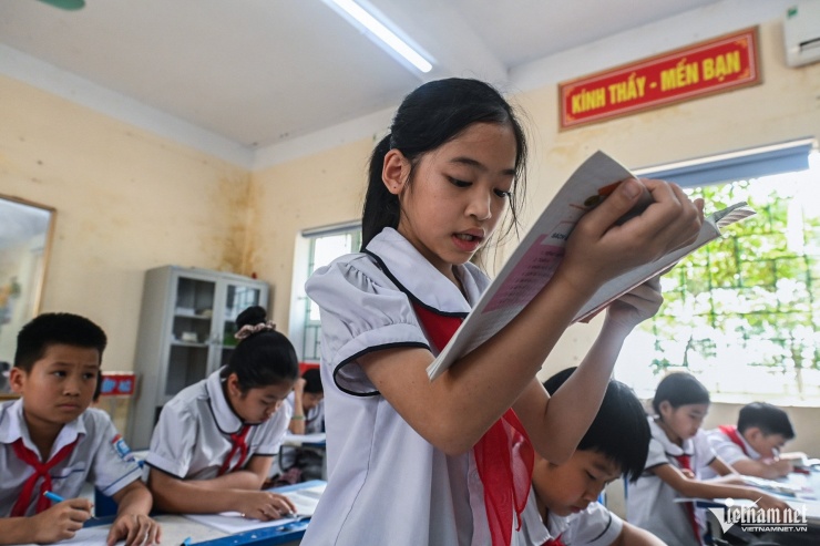 Cung cấp một bộ sách giáo khoa toàn quốc từ năm học 2026-2027, miễn phí từ năm 2030 - 2