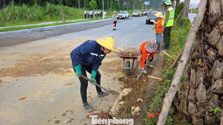 Hiện trường vụ sạt lở đã nhanh chóng được thu dọn.