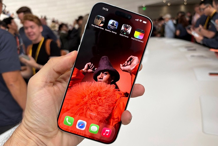 Phiên bản iPhone 17 Pro Max tại Việt Nam hỗ trợ eSIM và một khay SIM vật lý.