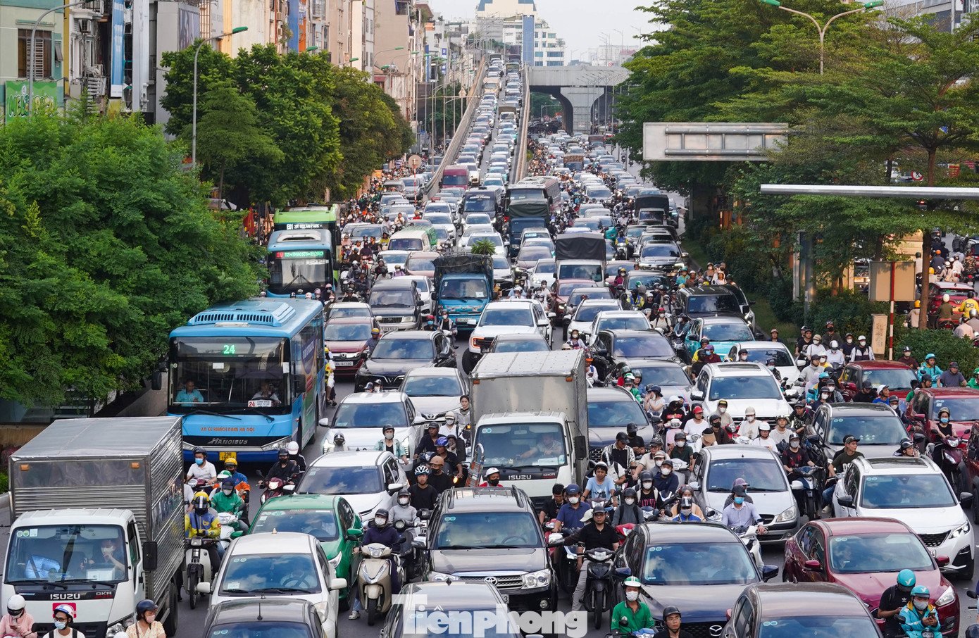 Di chuyển trên Vành đai 2 Hà Nội: Người dân &#39;kẹt xe triền miên, mệt mỏi từng ngày&#39; - 2