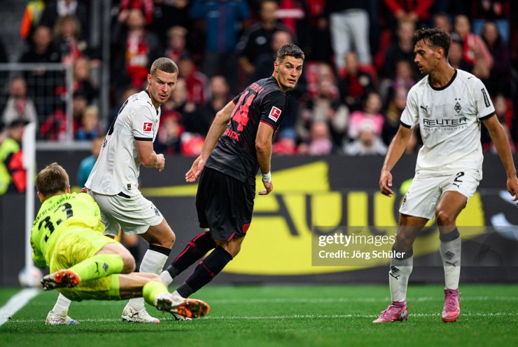 Leverkusen đã có trận đấu vất vả trước Monchengladbach