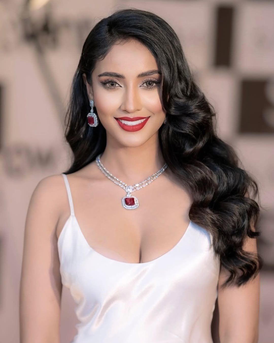 Methila có kinh nghiệm thi sắc đẹp ấn tượng. Cô giành giải Hoa hậu Siêu quốc gia Bangladesh 2019, đại diện quốc gia tại Hoa hậu Siêu quốc gia 2019 nhưng đã quyết định rút lui khỏi cuộc thi.