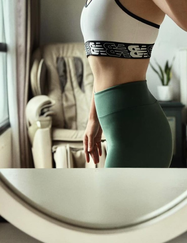 Ngoài chăm sóc da, MC Đan Lê còn chịu khó tập luyện thể dục, thể thao mỗi ngày.