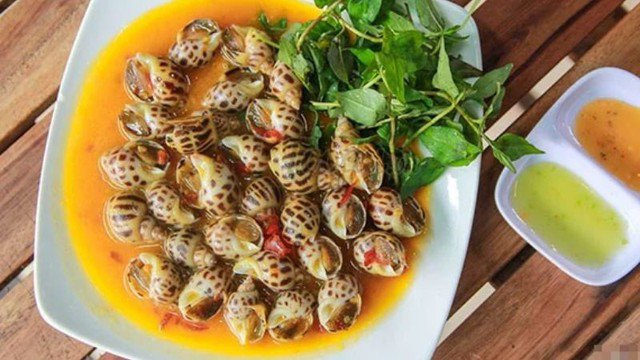 Món này ăn bánh mì nướng giòn để chấm cùng phần bơ tỏi béo ngậy thì đúng chuẩn "ngon hết sảy".