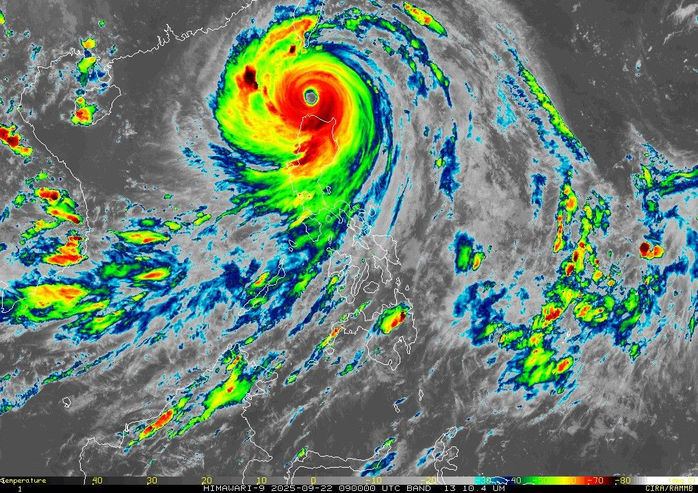 Siêu bão Ragasa quần thảo Philippines, toàn khu vực báo động - 1