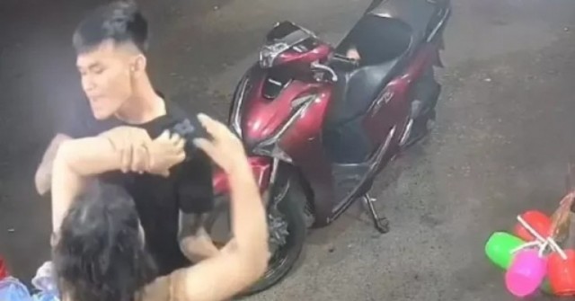 Thanh niên đánh phụ nữ đang mang thai rồi hỏi "...