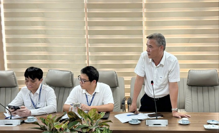 Siêu bão Ragasa mạnh nhất lịch sử trên Biển Đông, Quản lý bay họp khẩn - 1