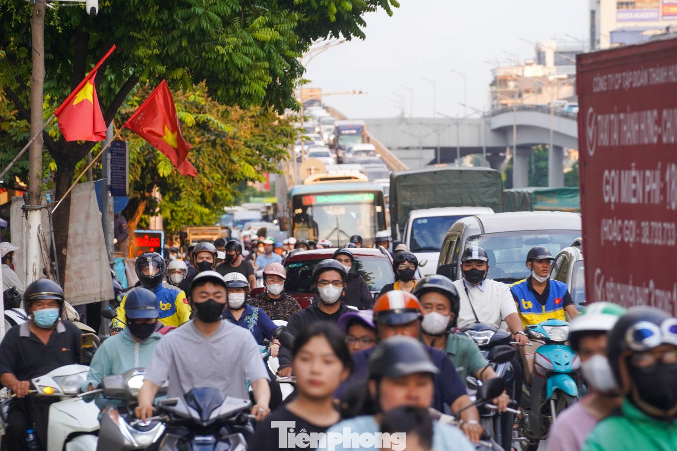 Di chuyển trên Vành đai 2 Hà Nội: Người dân &#39;kẹt xe triền miên, mệt mỏi từng ngày&#39; - 3