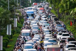 Di chuyển trên Vành đai 2 Hà Nội: Người dân 'kẹt xe triền miên, mệt mỏi từng ngày'