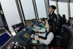 Siêu bão Ragasa mạnh nhất lịch sử trên Biển Đông, Quản lý bay họp khẩn