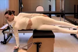 Làm đẹp - Sĩ Thanh khoe vóc dáng săn chắc, lộ bí quyết trẻ mãi không già nhờ Pilates