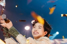 Trang phục giúp Đức Phúc tỏa sáng tại Intervision