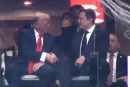 VIDEO: Tổng thống Trump và tỉ phú Musk tái ngộ cười nói sau nhiều tháng bất đồng