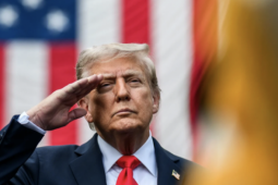 Kinh doanh - 'Thẻ vàng Trump’ triệu USD đối diện rủi ro gì?