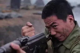 'Mưa đỏ' sắp vượt 700 tỷ đồng, nhà sản xuất bỏ túi bao nhiêu?