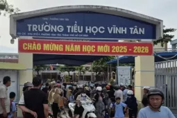 Vụ phụ huynh rơi nước mắt nhìn phòng học của con: Chủ tịch TPHCM ra 'Tối hậu thư'