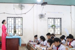 Giáo dục - du học - Học sinh trường tiểu học Vĩnh Tân có bàn ghế mới ngay trong hôm nay