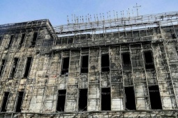 Hiện trường trụ sở ngân hàng, dãy nhà dân bị cháy ở Cà Mau