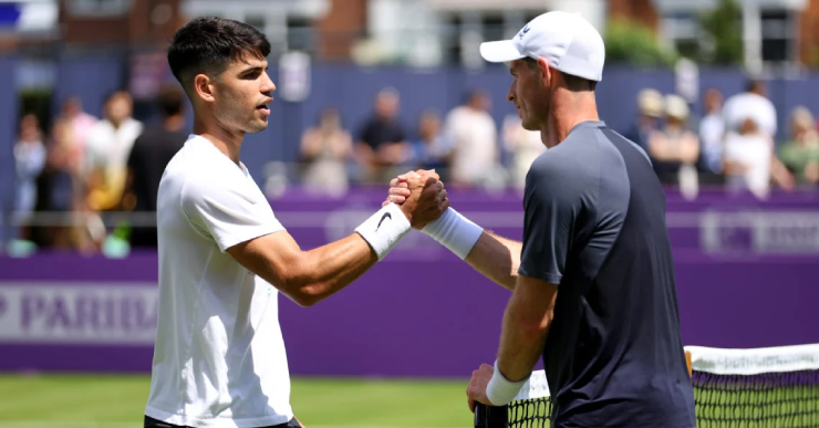 Alcaraz (bên trái) sẽ vượt qua số tuần giữ số 1 ATP của Murray (bên phải) trong 3 tuần nữa