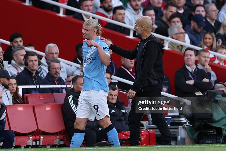 Pep Guardiola gây sốc khi rút Erling Haaland ra sân
