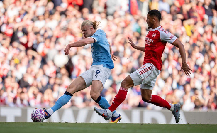 Haaland khởi xướng và cũng là người kết thúc pha phản công mẫu mực trước Arsenal