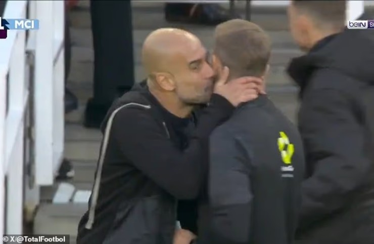 HLV Guardiola có hành vi gây sốt
