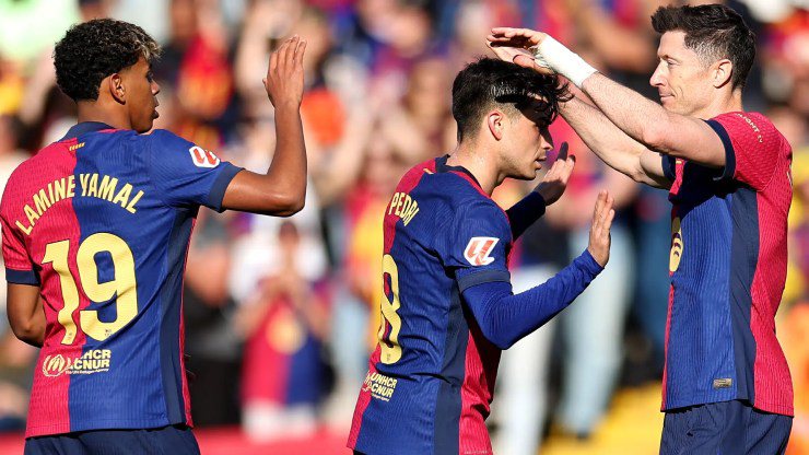 Pedri và Lewandowski sẽ không cùng Yamal tham dự Gala Quả bóng vàng