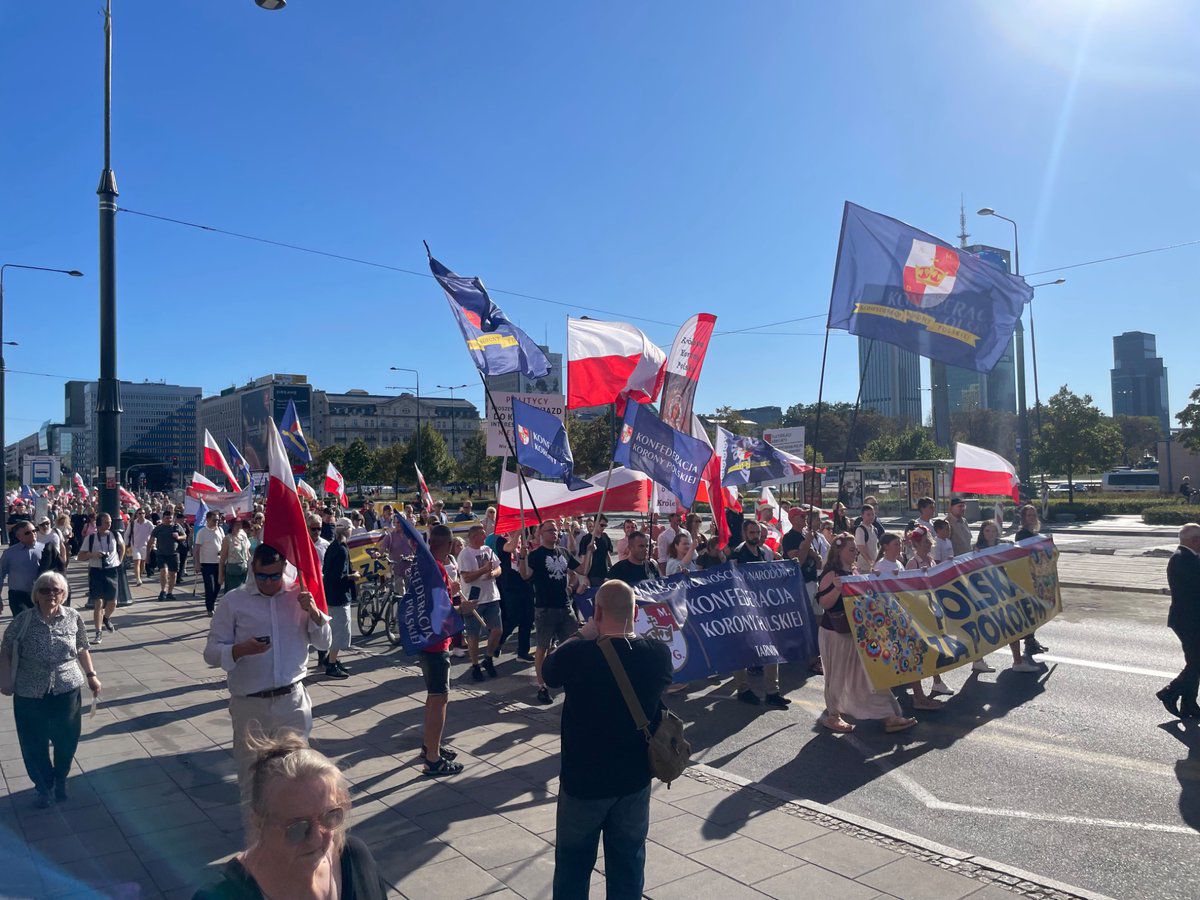 Đám đông biểu tình ở Ba Lan vào ngày 21/9. Ảnh: Ekonomat/X.
