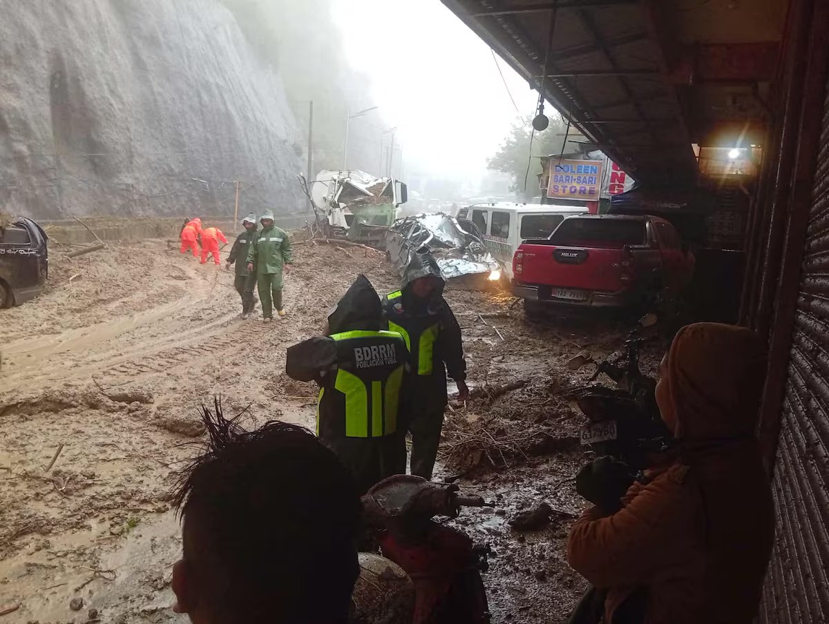 Sạt lở đất do mưa lớn ở thị trấn Tuba, tỉnh Benguet, Philippines (ảnh: Reuters)