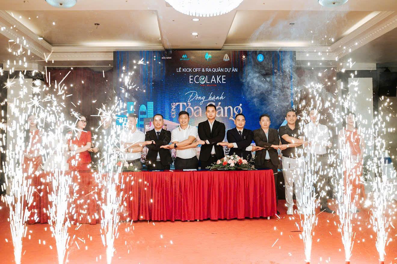 Khoảnh khắc ký kết khẳng định cam kết và quyết tâm đồng hành cùng dự án EcoLake.
