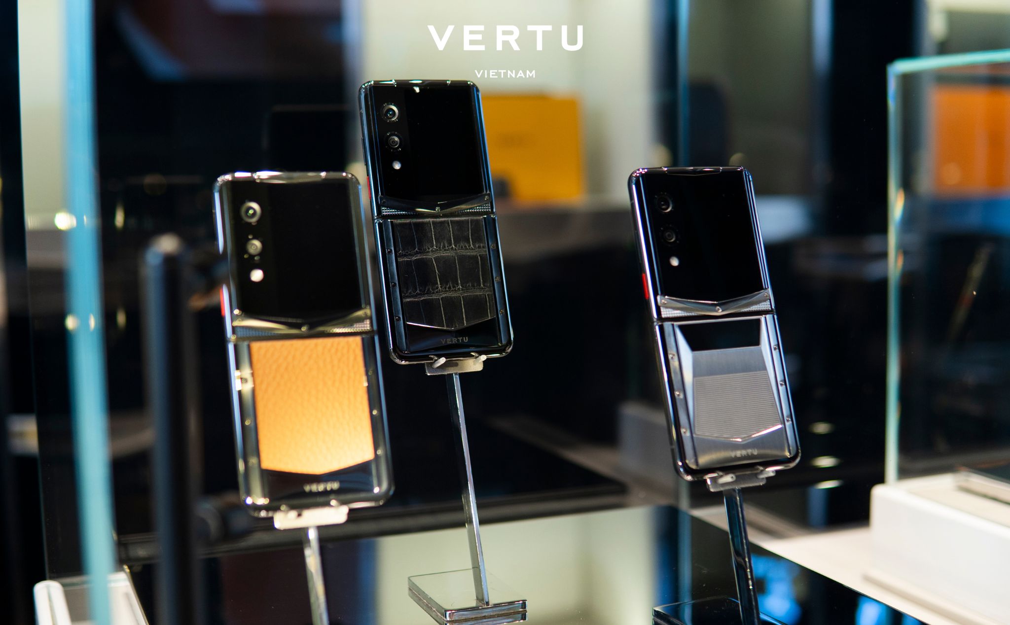 Smartphone xa xỉ tăng nhiệt, Vertu Quantum Flip chinh phục giới siêu giàu - 5