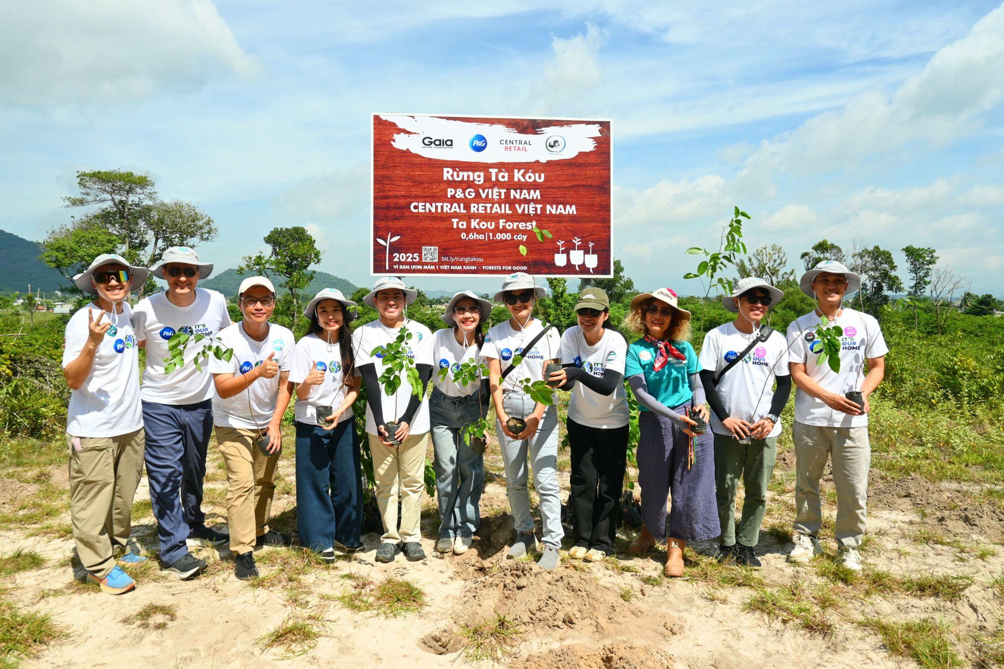 Với các nhân viên, đây còn là dịp để tăng cường sự gắn kết đồng nghiệp và tự hào góp phần tạo ra giá trị thiết thực cho cộng đồng.