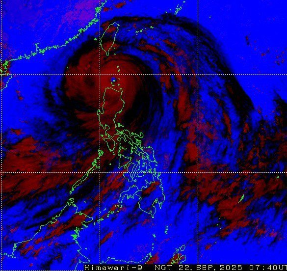 Các hình ảnh từ vệ tinh Himawari-9 cho thấy siêu bão Ragasa quét qua phía bắc Philippines vào ngày 22/9. Ảnh: Vệ tinh Himawari-9 