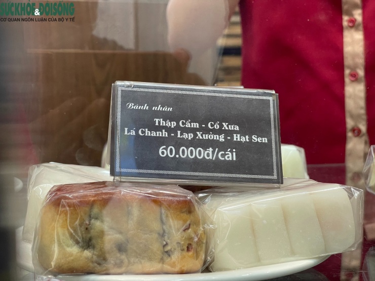 Do chi phí nguyên liệu tăng đã khiến giá một số loại bánh phải điều chỉnh, tăng nhẹ so với năm ngoái.