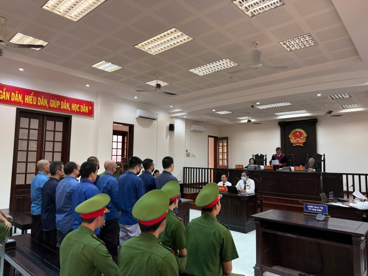 Quang cảnh phiên xử