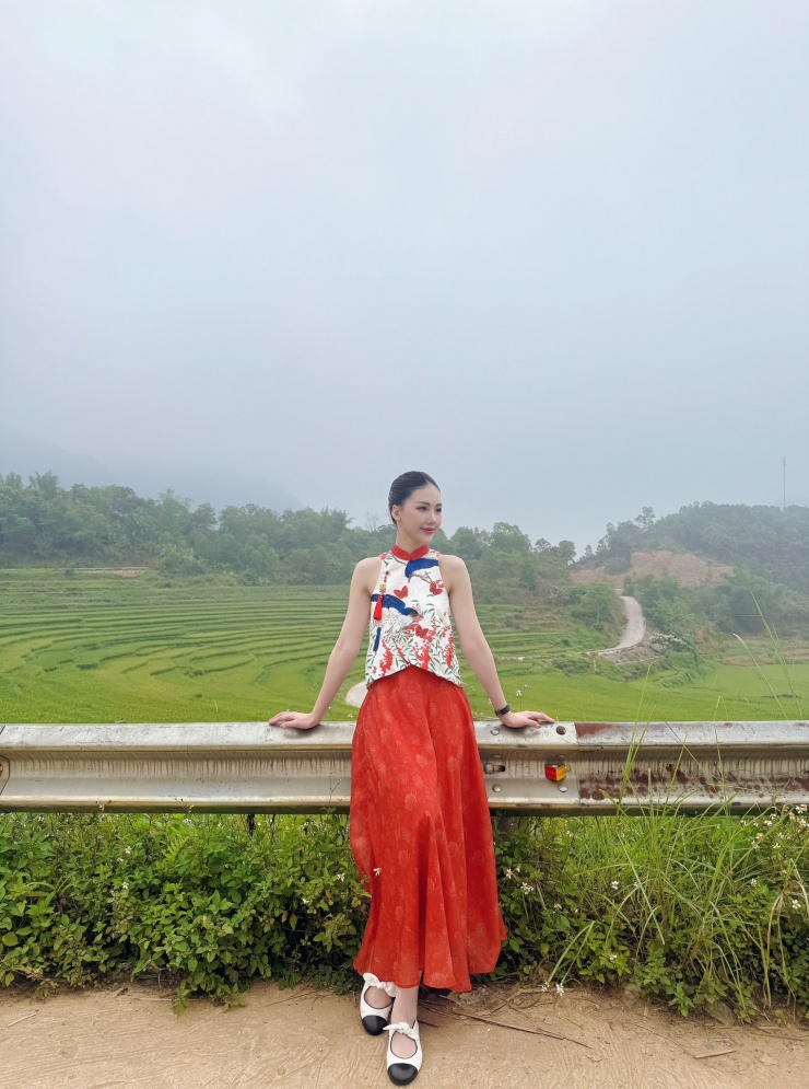 &#39;Soi&#39; phong cách đời thường Bùi Quỳnh Hoa giữa ồn ào - 4
