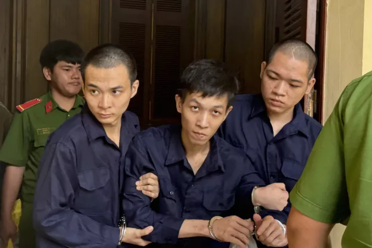 Ba bị cáo Hưng, Tài và Ngọc. Ảnh: HUỲNH THƠ