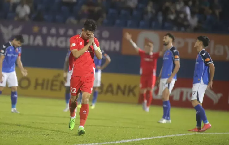 Tiến Linh sau bàn mở điểm cho CLB Công an TP.HCM vào lưới đội bóng cũ. Ảnh: CCT.