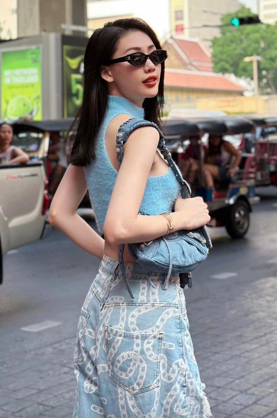 &#39;Soi&#39; phong cách đời thường Bùi Quỳnh Hoa giữa ồn ào - 5