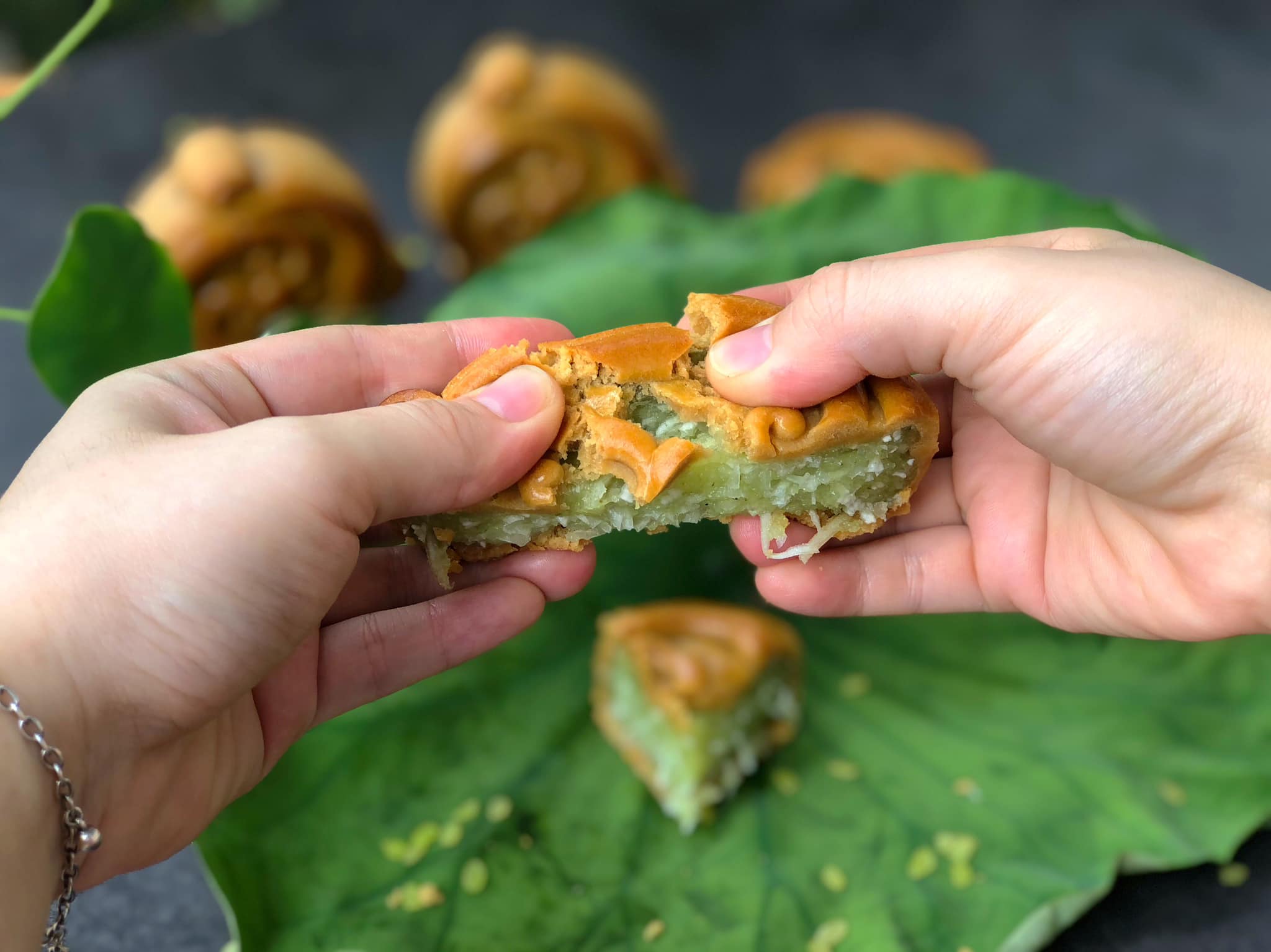 Bánh trung thu nhân cốm chưa bao giờ hết "hot", cách làm cực kỳ đơn giản - 19